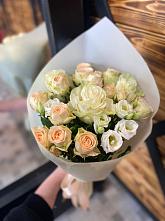 Букет цветов из:  Розы и Лизиантусы #REPLACE_PRED# Москве